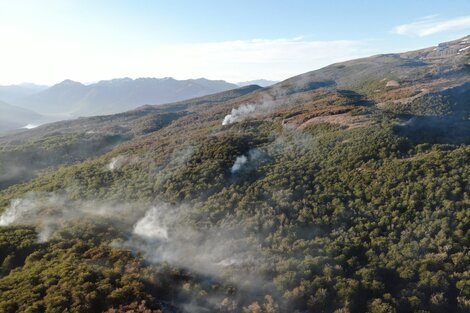 Incendio en el Parque Nacional Los Alerces: continúa el combate al fuego y monitoreo por tormentas eléctricas