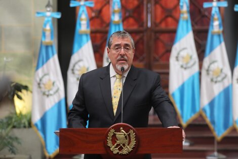 Guatemala: Arévalo transita su primer mes como presidente entre aciertos y amenazas (Fuente: EFE)