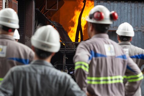 Un desperfecto en una máquina habría desencadenado el incendio en la subestación de Edesur