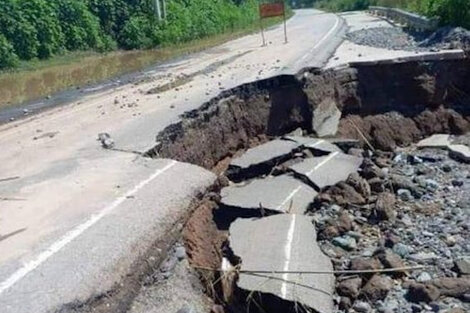 La crecida de arroyos destrozó un tramo de la ruta nacional 68