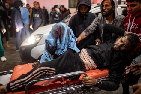 En el hospital de Rafah ya están llegando heridos y muertos.