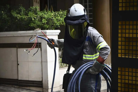 Edesur ya ingresó al edificio incendiado para comenzar la reconstrucción