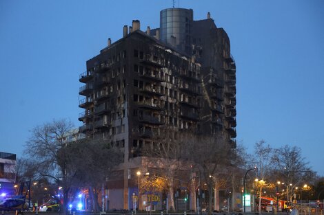 "Fue horroroso", relató una argentina que vive en el edificio incendiado en Valencia que dejó 10 muertos 