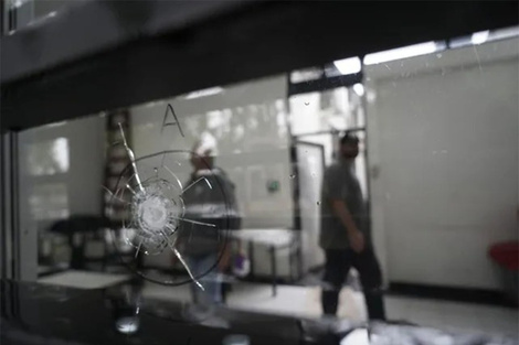 En el comedor universitario había cámaras de seguridad que registraron todo.