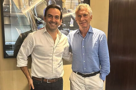 Macri junto al secretario de la Fundación Pensar, Fran Quintana.