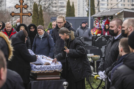 Miles de personas en el funeral de Alexéi Navalni