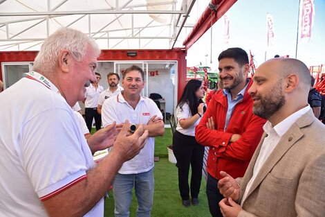 El gobernador y el ministro Puccini en diálogo con productores en Expoagro.