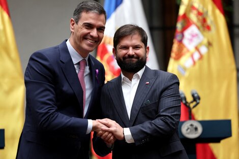 Pedro Sánchez y Gabriel Boric reunidos en Santiago de Chile. (Fuente: NA)