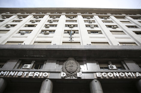 El Ministerio de Economía recorta el envío de recursos a las provincias.