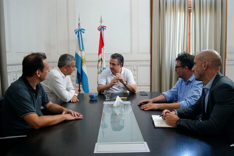 Pablo Javkin en una reunión en la Gobernación sobre seguridad para los taxistas.