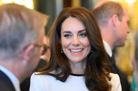 Difunden la primera foto de Kate Middleton a casi dos meses de su operación