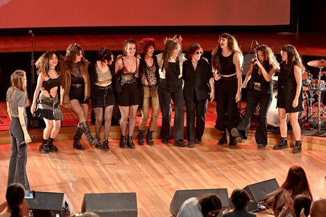 Las artistas reunidas al final de la celebración. Repiten el sábado próximo en el mismo lugar, a las 20 hs.  (Fuente: Gentileza Manuel Pose Varela)