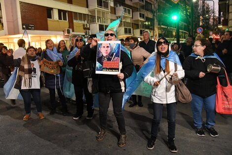 Con permiso para portar una molotov en la mochila 