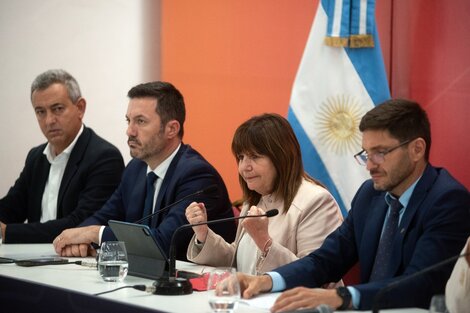 Pablo Javkin, Luis Petri, Patricia Bullrich y Maximiliano Pullaro compartieron el anuncio de las medidas.