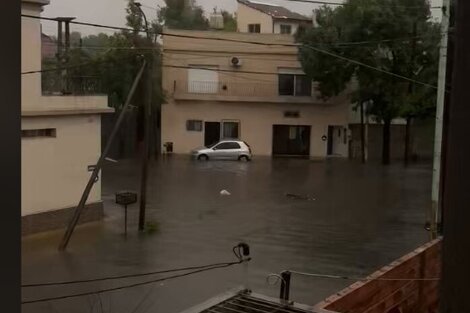 Temporal trágico en Valentín Alsina: encontraron un cuerpo flotando en medio de la inundación