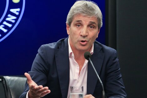 El ministro Luis Caputo elogió la política comercial de Jumbo. 