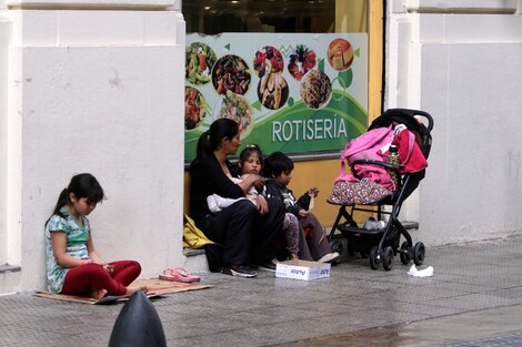 Comida, ropa, salud y educación de los niños. ¿Quién podrá pagarlo?