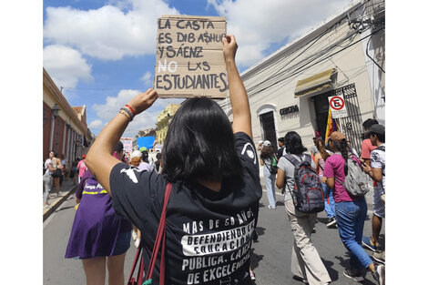 Marcha de estudiantes exigiendo la habilitación del pase libre estudiantil