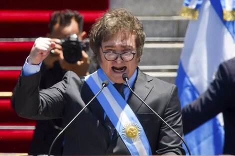 Javier Milei en su discurso de asunción de espaldas al Congreso. (Imagen: Gustavo Garello / Associated Press)