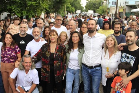 El acto en la nueva esquina señalizada. 