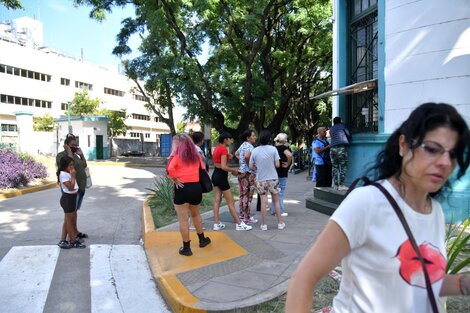 La guardia del Hospital Muñiz atiende casi exclusivamente casos de dengue.