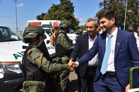 El intendente Javkin y el gobernador Pullaro recibieron a las tropas que trajo Petri.