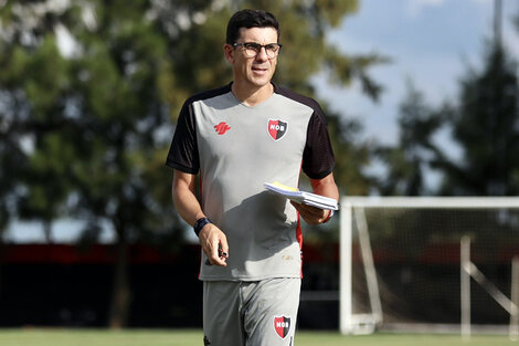 El técnico de Newell's Mauricio Larriera.