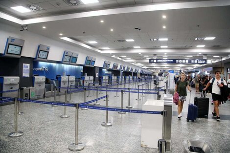 Vuelos suspendidos y cancelados en Ezeiza y Aeroparque por la tormenta eléctrica