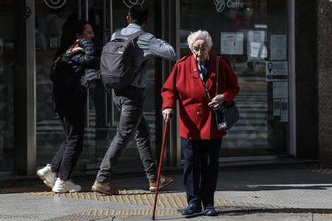 El Gobierno prepara un aumento para  jubilados desde abril y por inflación 