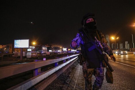 Hombres armados abrieron fuego contra civiles antes de un concierto.