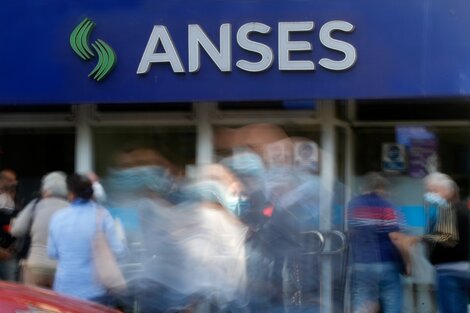 Milei pretende pasar la motosierra también por el Anses.