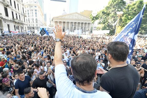 Un gobernador en la marcha