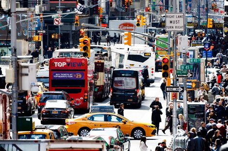 Nueva York cobrará peaje de 15 dólares por auto para combatir el congestionamiento