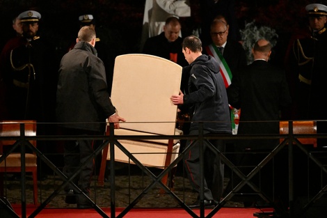 La silla donde se sentaría el Papa fue retirada en el Coliseo.