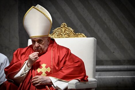 El Papa presidirá la vigilia de Pascuas en medio de preocupaciones por su salud