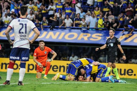 Boca se lo dio vuelta a San Lorenzo y se metió en los puestos de clasificación