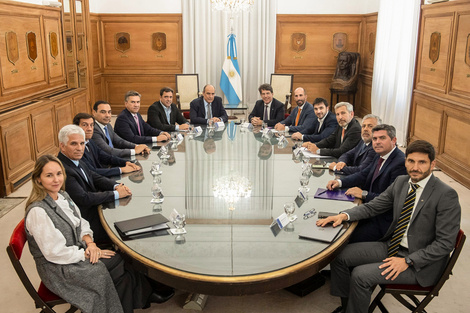 Nicolás Posse y Guillermo Francos encabezaron la reunión con los gobernadores de Juntos por el Cambio.