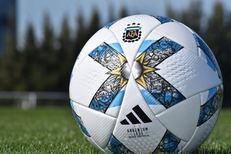 "Argentum 1893", pelota Adidas oficial del fútbol argentino.