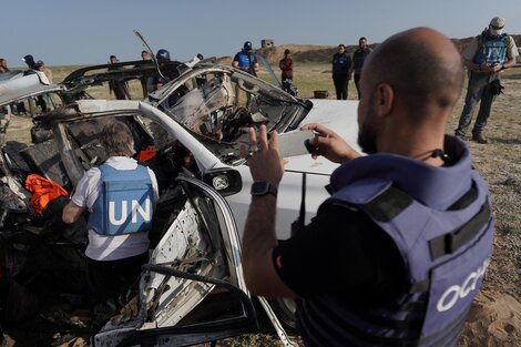 El autos donde iban los trabajadores humanitarios en Gaza.