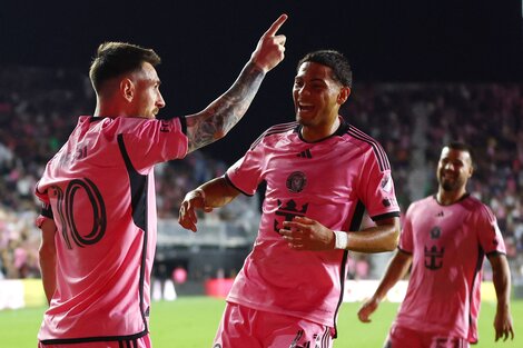 Messi celebra su gol a los 12 minutos de haber ingresado