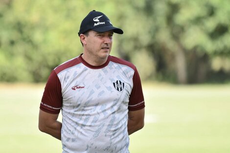 Abel Balbo dejó de ser el técnico de Central Córdoba luego de la goleada en La Plata