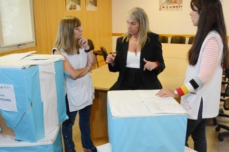 Schmuck con directoras de escuelas. 