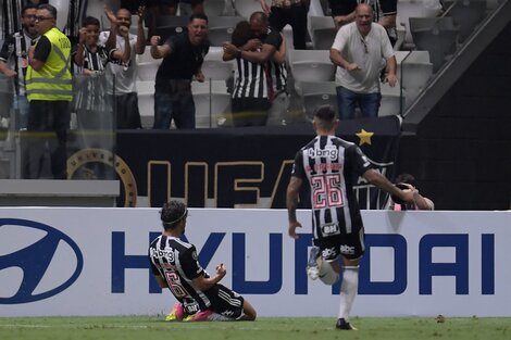 Rosario Central no pudo sostener el empate y fue superado por Atlético Mineiro