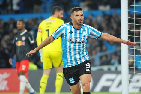 Adrián Martínez sigue de festejo en Racing