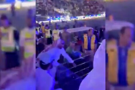 Un hincha atacó a latigazos a un jugador del Al-Ittihad, el equipo de Gallardo