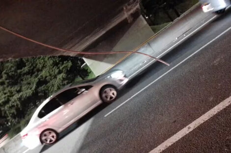 Un hierro se desprendió de un puente en la autopista Riccheri y provocó daños en 20 autos