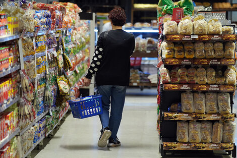 Cien mil pesos más que en febrero para alimentos y servicios