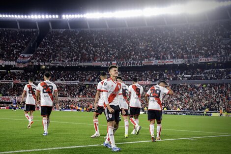 A pura contundencia, River se empieza a afianzar