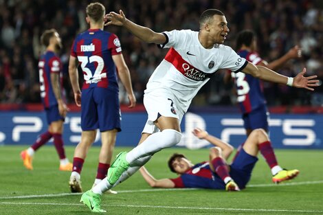 Mbappé metió el tercer y cuarto gol de su equipo para llevarlo a las semis