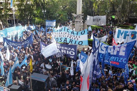 Los gremios coparon ayer la plaza. "Es la mejor respuesta que podemos dar"